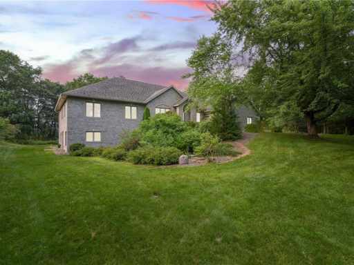 Altoona, WI: 1420 Lake Road