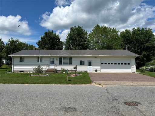 Fairchild, WI: 415 4th Street