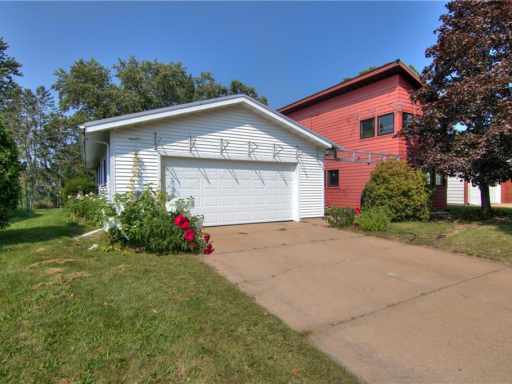 Eau Claire, WI: 422 Tyler Avenue